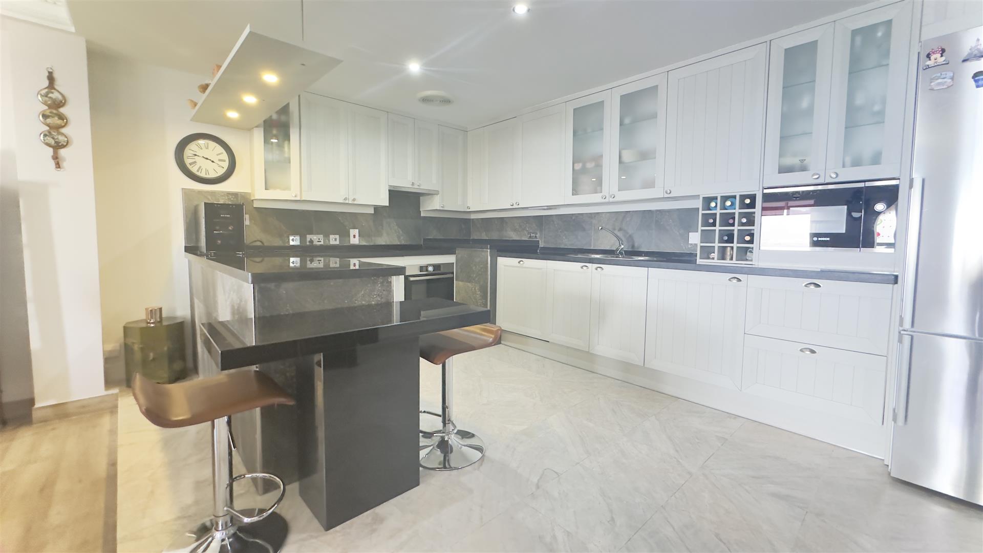 Image of Apartment - 2 Bedrooms - 2 Bathrooms for Sale in South District-Gibraltar, Image 3